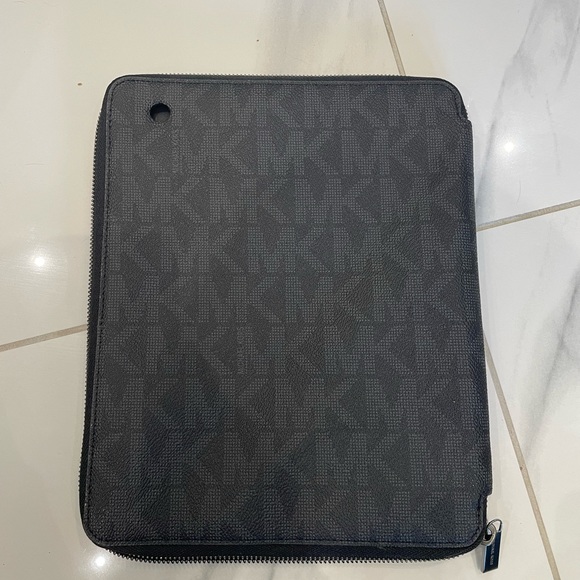 Michael Kors gray/black tablet/iPad case - Picture 4 of 5